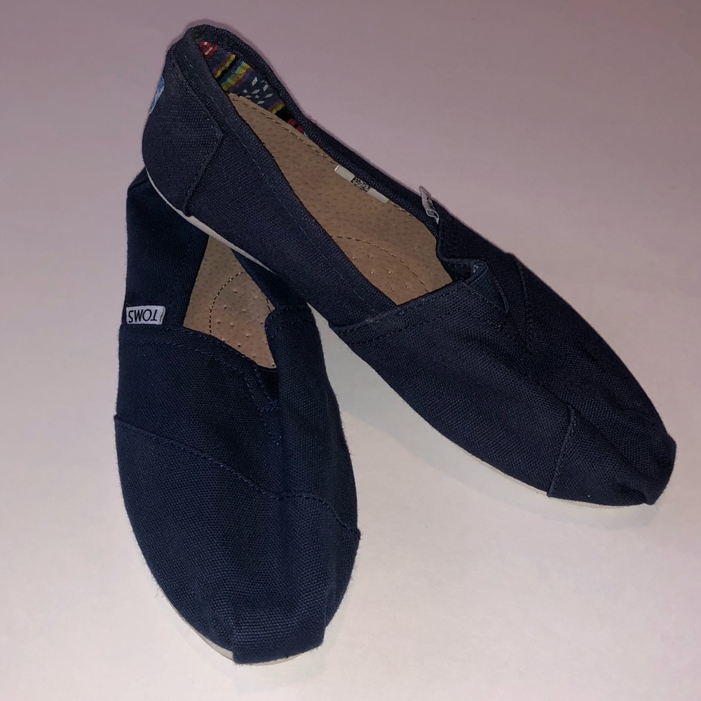 Brand new toms🦋